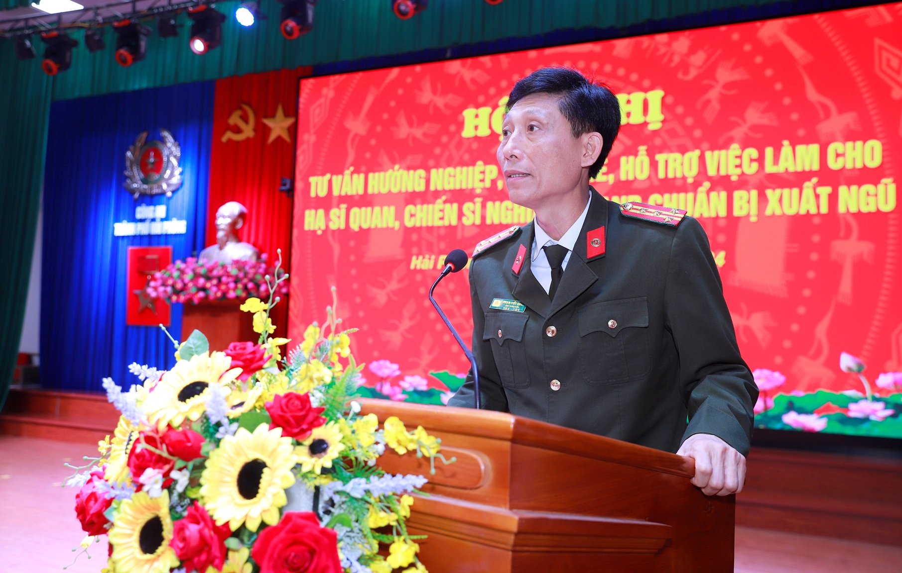Tổ chức tư vấn hướng nghiệp, học nghề, hỗ trợ việc làm cho hạ sỹ quan, chiến sỹ nghĩa vụ chuẩn bị xuất ngũ